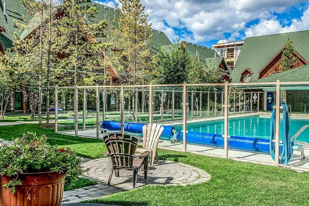 Mystic Getaway Appartement Canmore Buitenkant foto