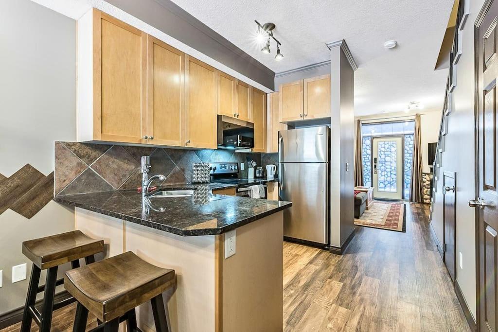 Mystic Getaway Appartement Canmore Buitenkant foto