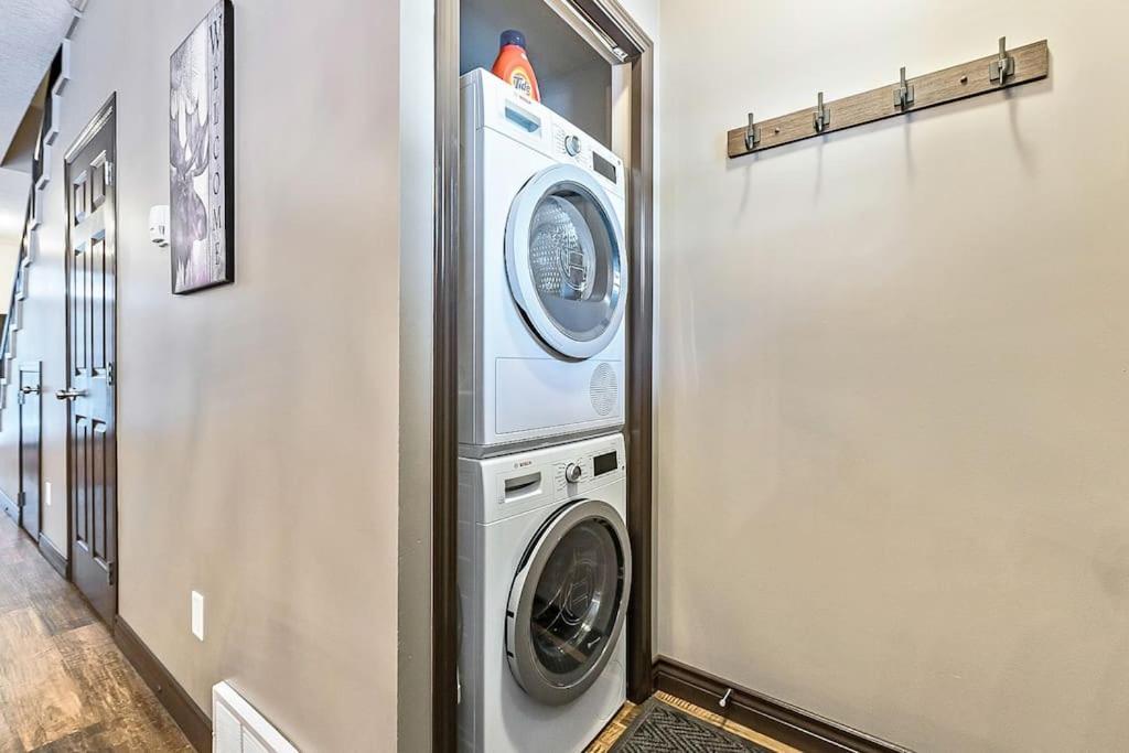 Mystic Getaway Appartement Canmore Buitenkant foto